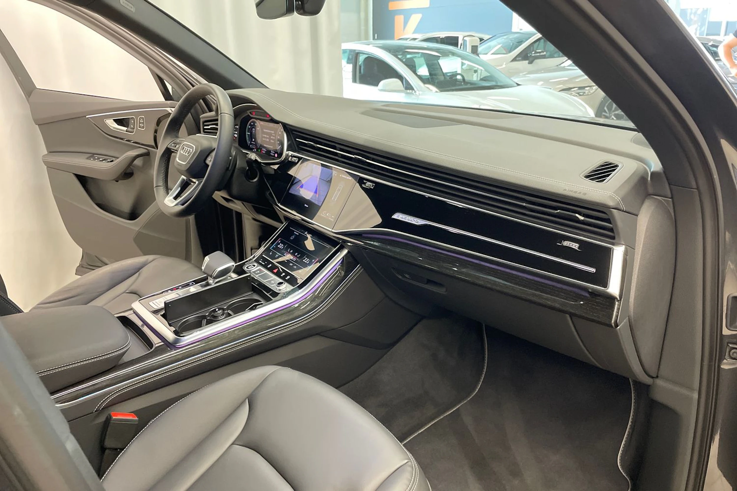 harmaa Audi Q7 2025 kuva 25.