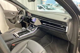 harmaa Audi Q7 2025 kuva 25.