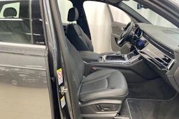 harmaa Audi Q7 2025 kuva 26.