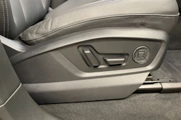 harmaa Audi Q7 2025 kuva 27.