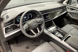 musta Audi Q7 2025 kuva 6.