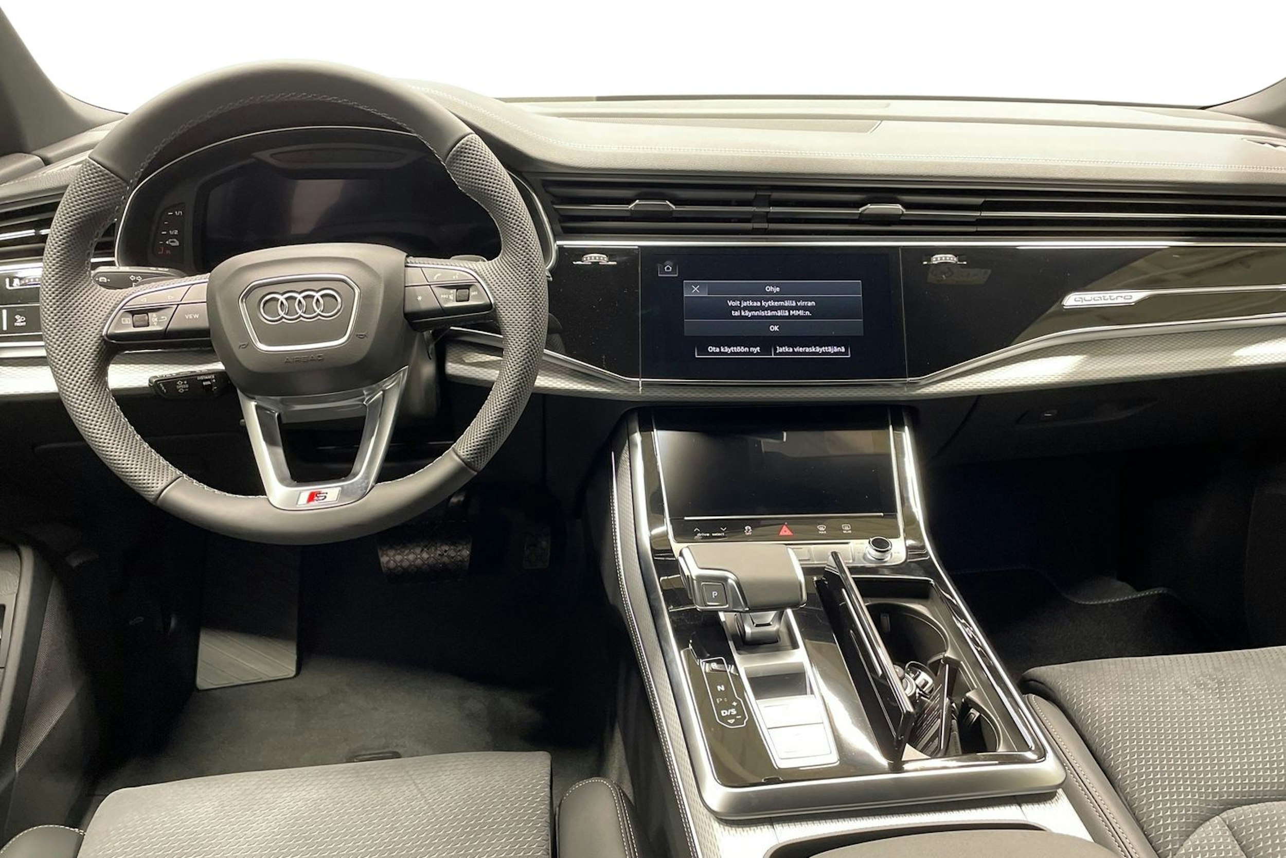 musta Audi Q7 2025 kuva 7.