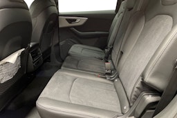 musta Audi Q7 2025 kuva 8.