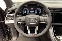 musta Audi Q7 2025 kuva 11.