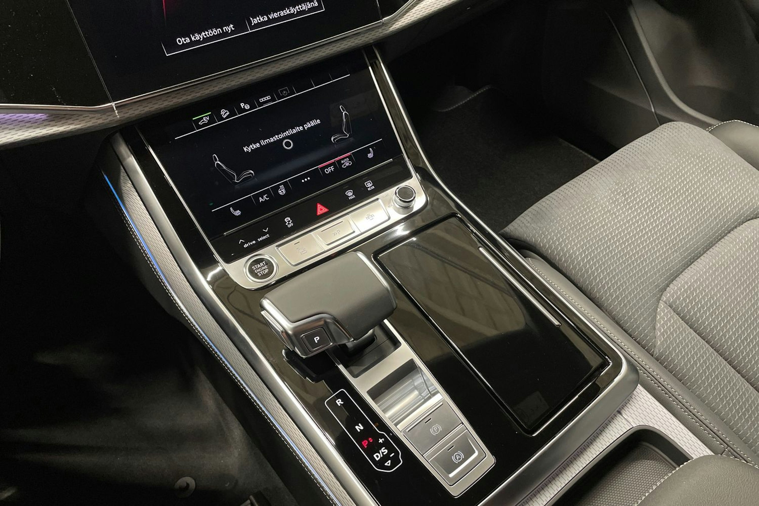 musta Audi Q7 2025 kuva 13.