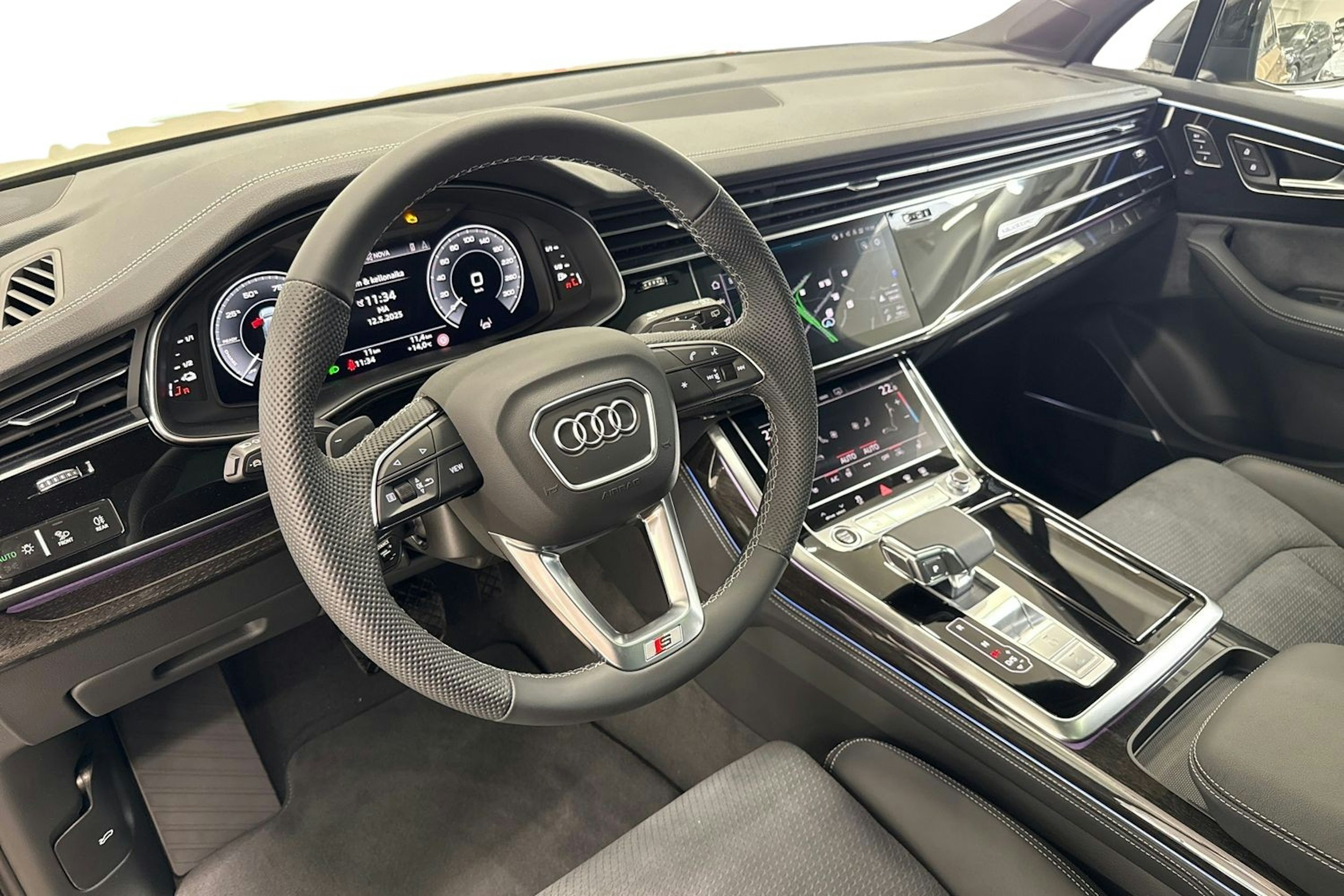sakhir kulta Audi Q7 2025 kuva 6.