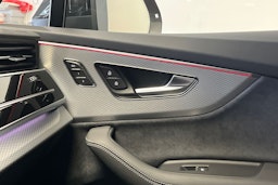 punainen Audi Q7 2025 kuva 13.