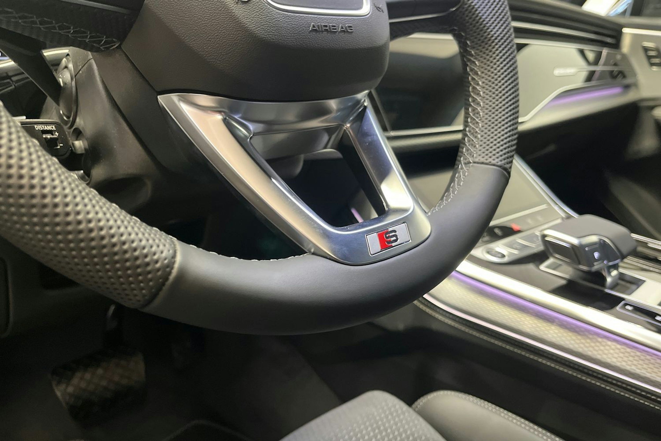 punainen Audi Q7 2025 kuva 14.