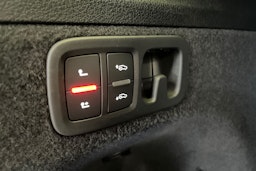 punainen Audi Q7 2025 kuva 16.