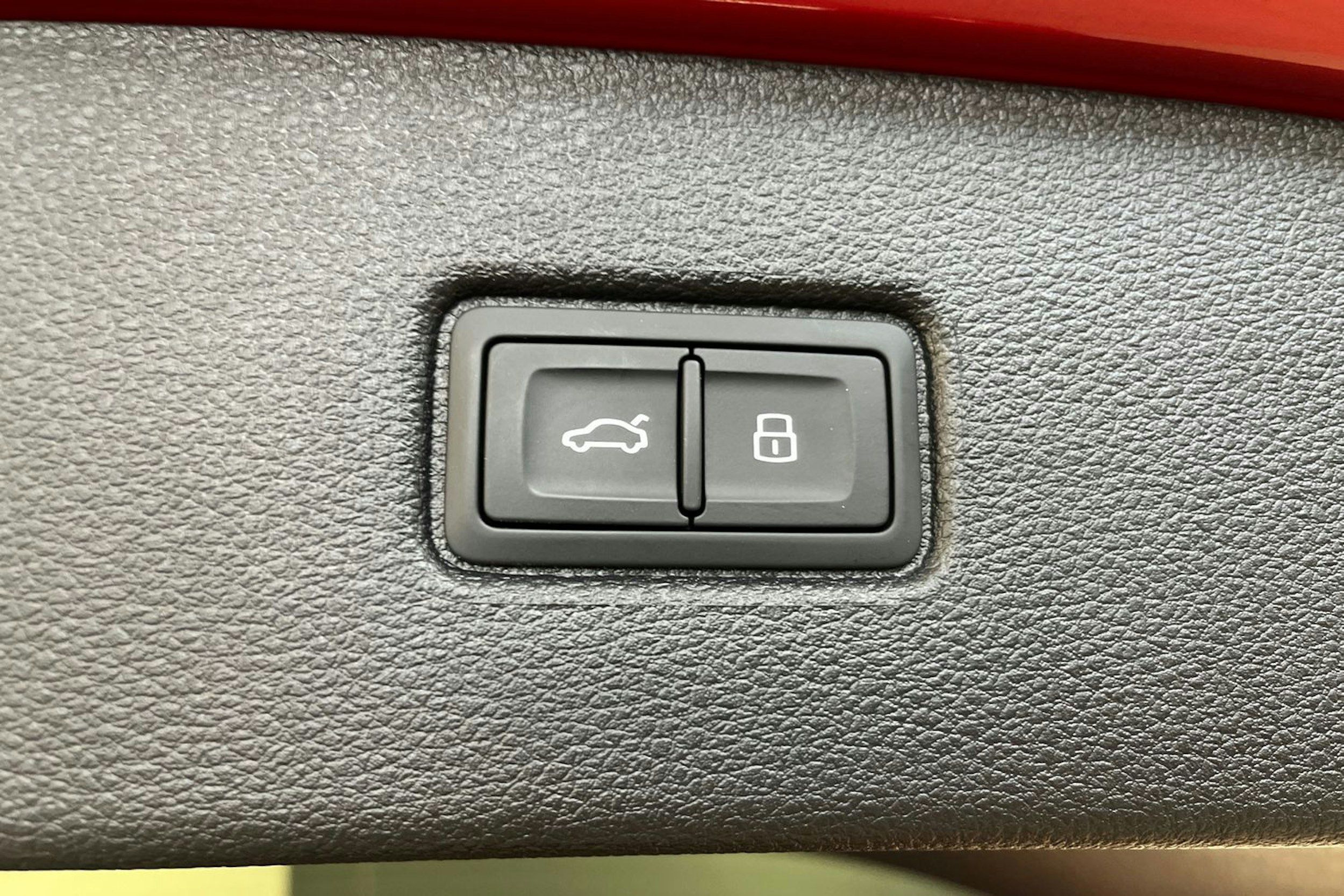 punainen Audi Q7 2025 kuva 17.