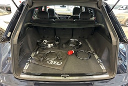 met. sininen Audi Q7 2025 kuva 11.