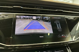 met. sininen Audi Q7 2025 kuva 19.