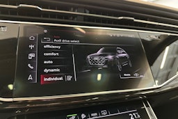 met. sininen Audi Q7 2025 kuva 20.