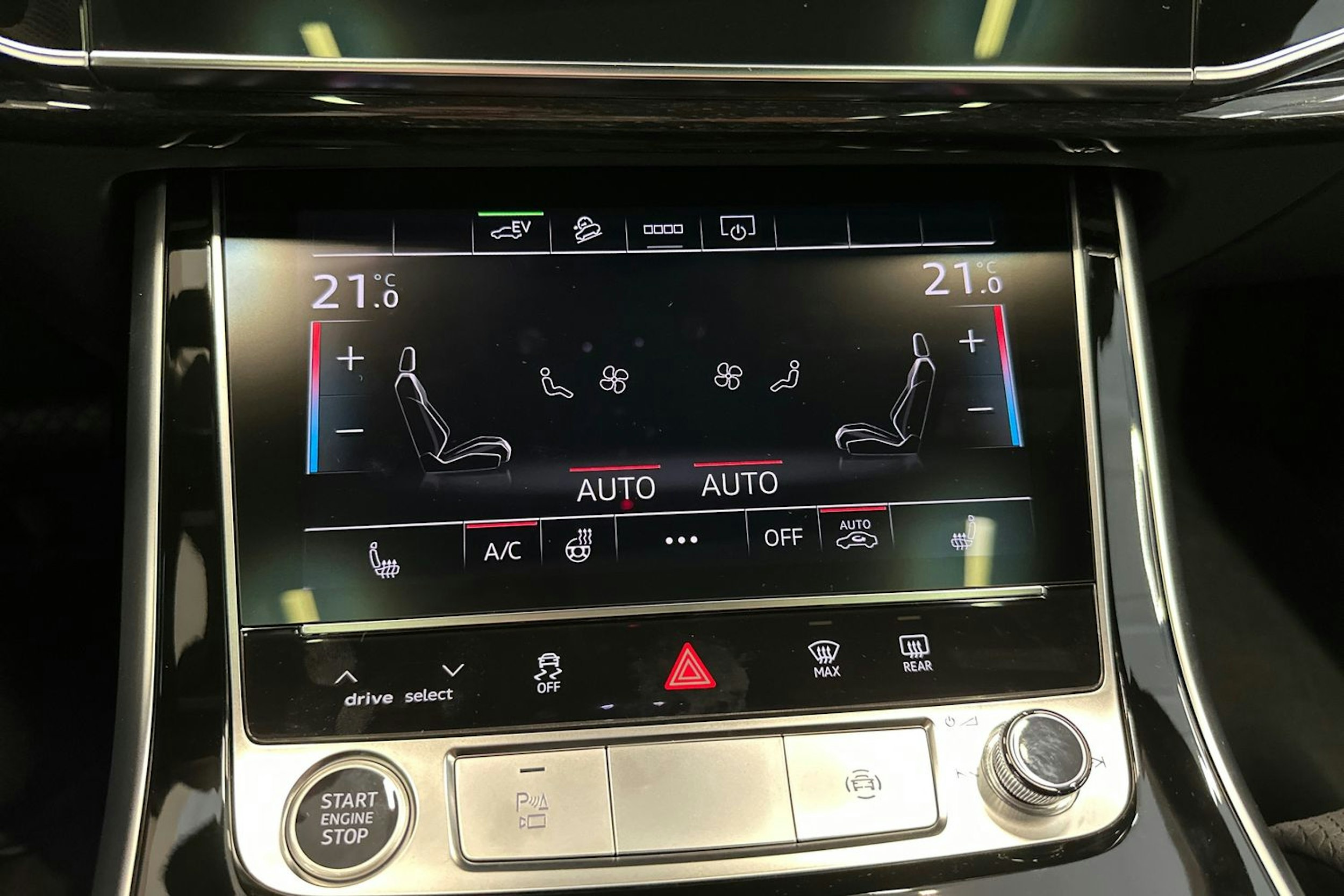 met. sininen Audi Q7 2025 kuva 22.
