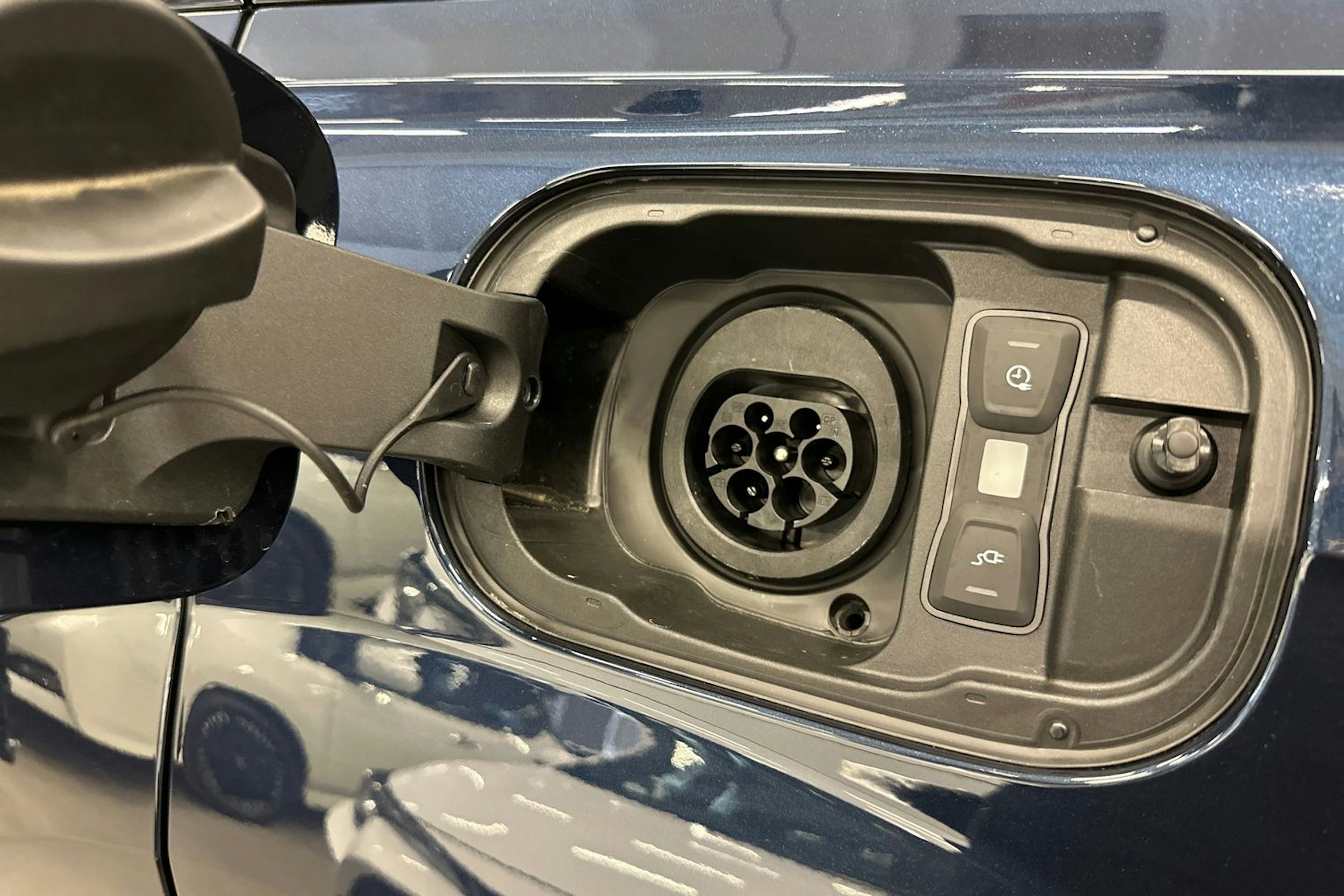 met. sininen Audi Q7 2025 kuva 25.