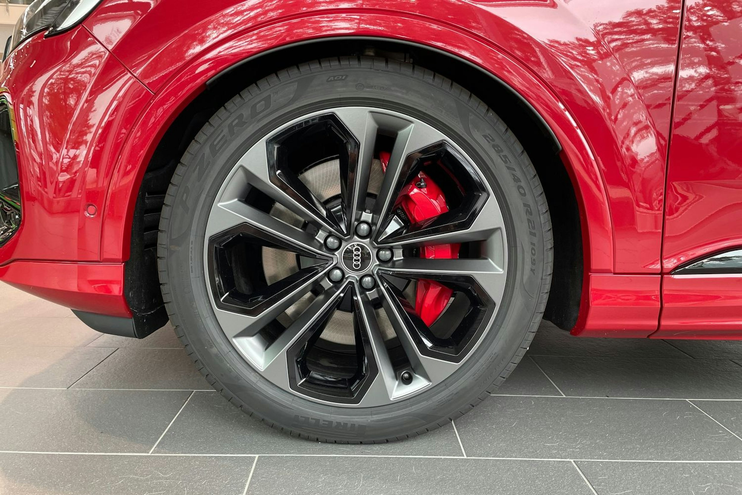punainen Audi Q7 2025 kuva 10.