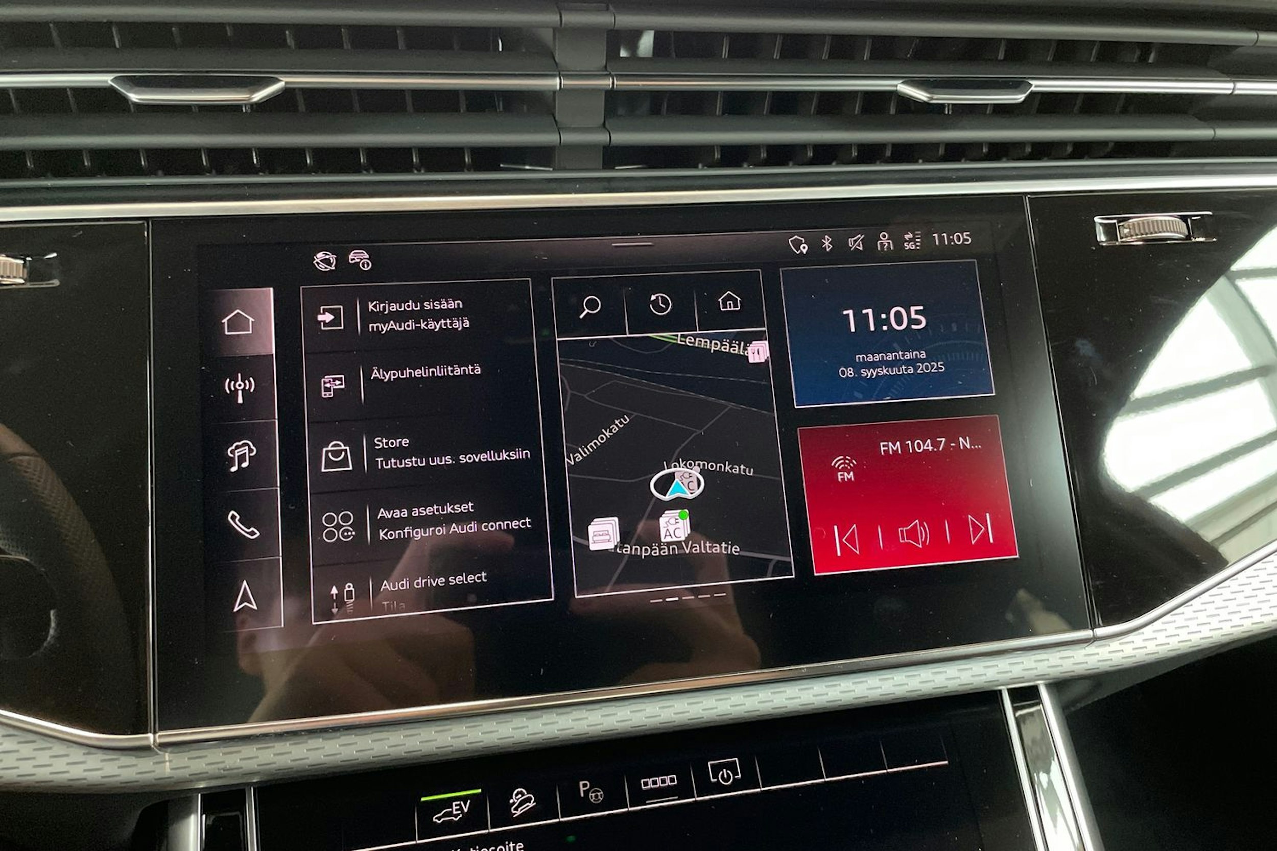punainen Audi Q7 2025 kuva 13.