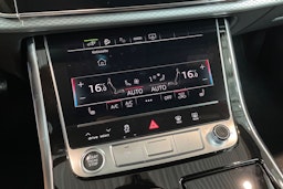 punainen Audi Q7 2025 kuva 15.