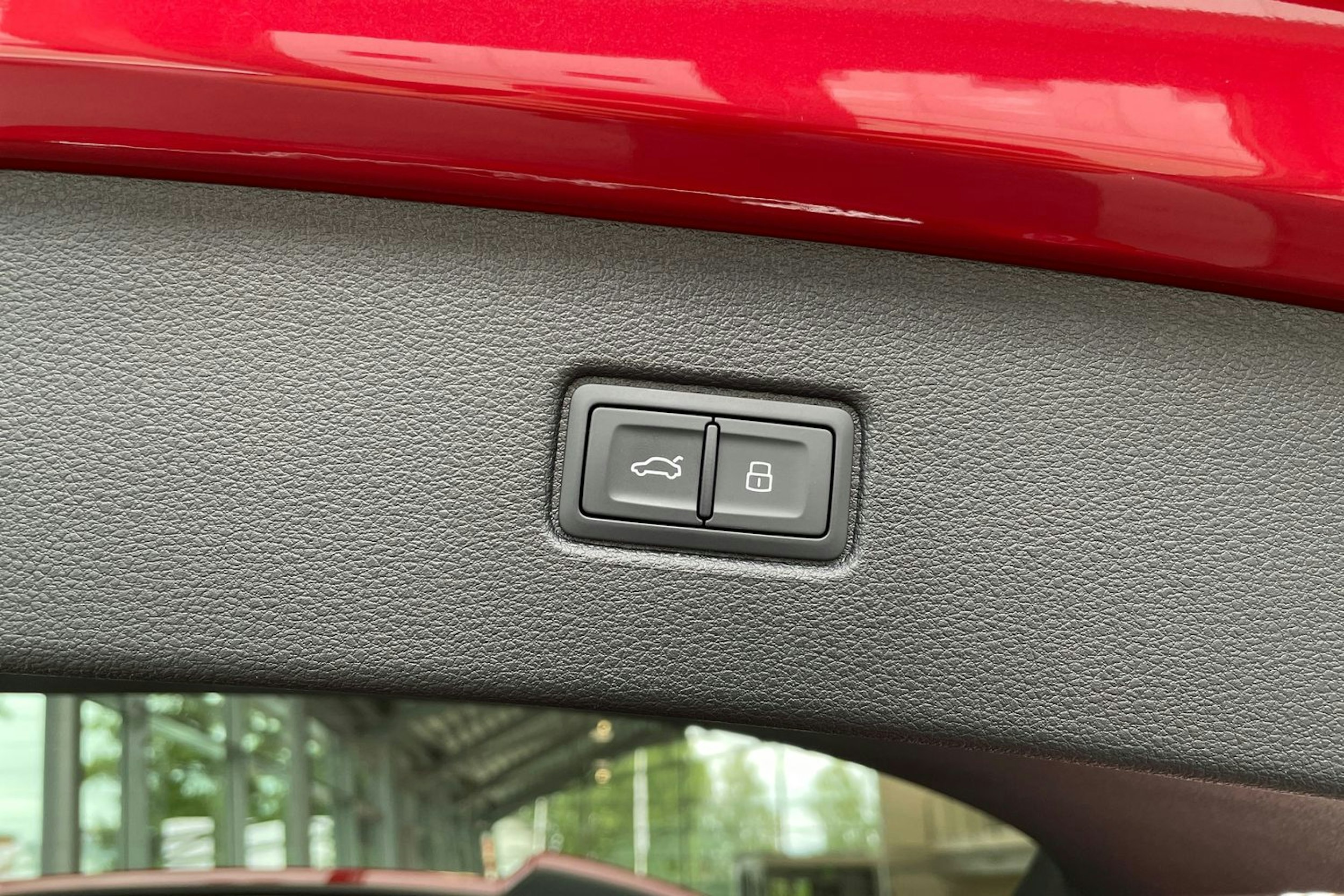 punainen Audi Q7 2025 kuva 17.