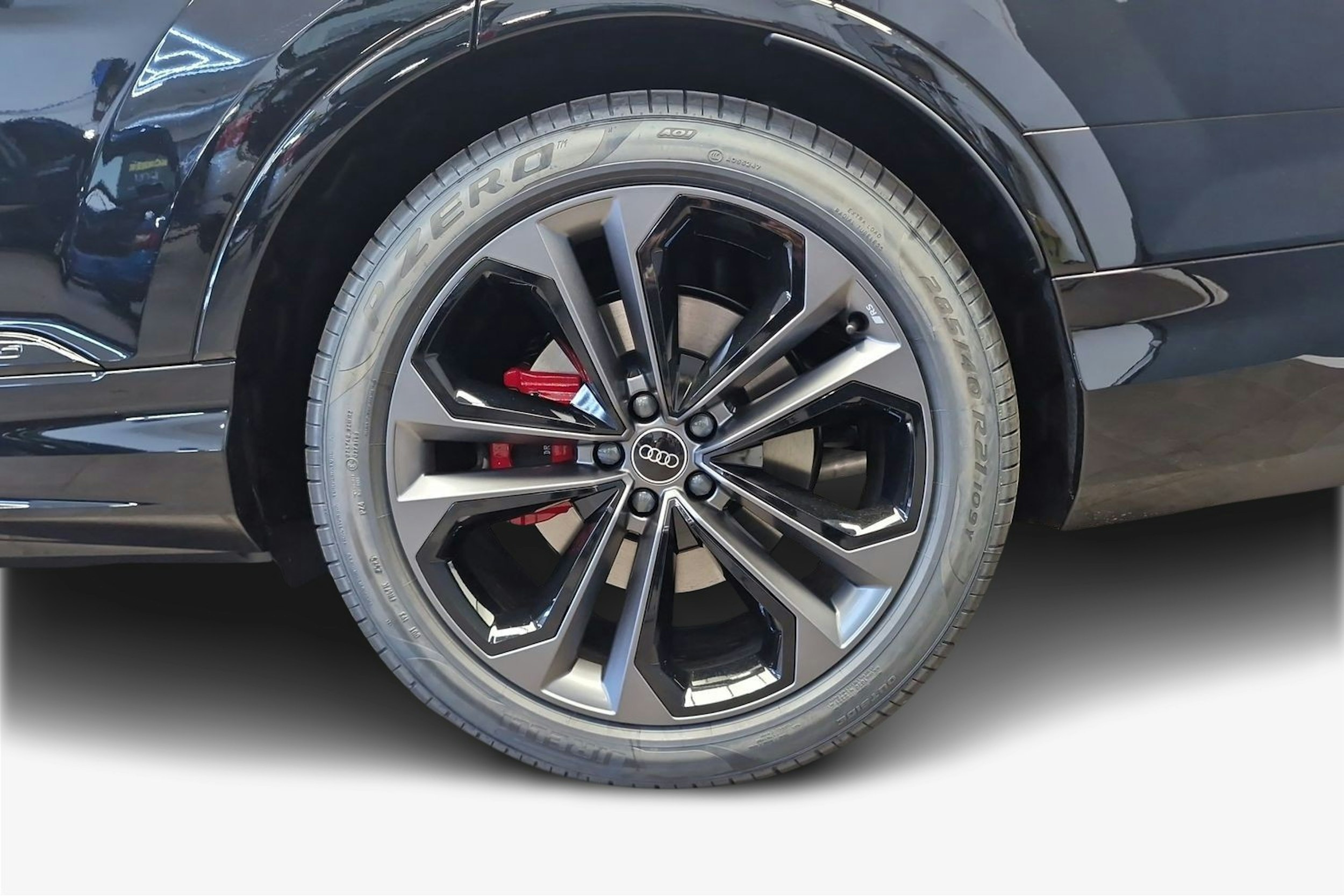 mythos musta Audi Q7 2025 kuva 9.