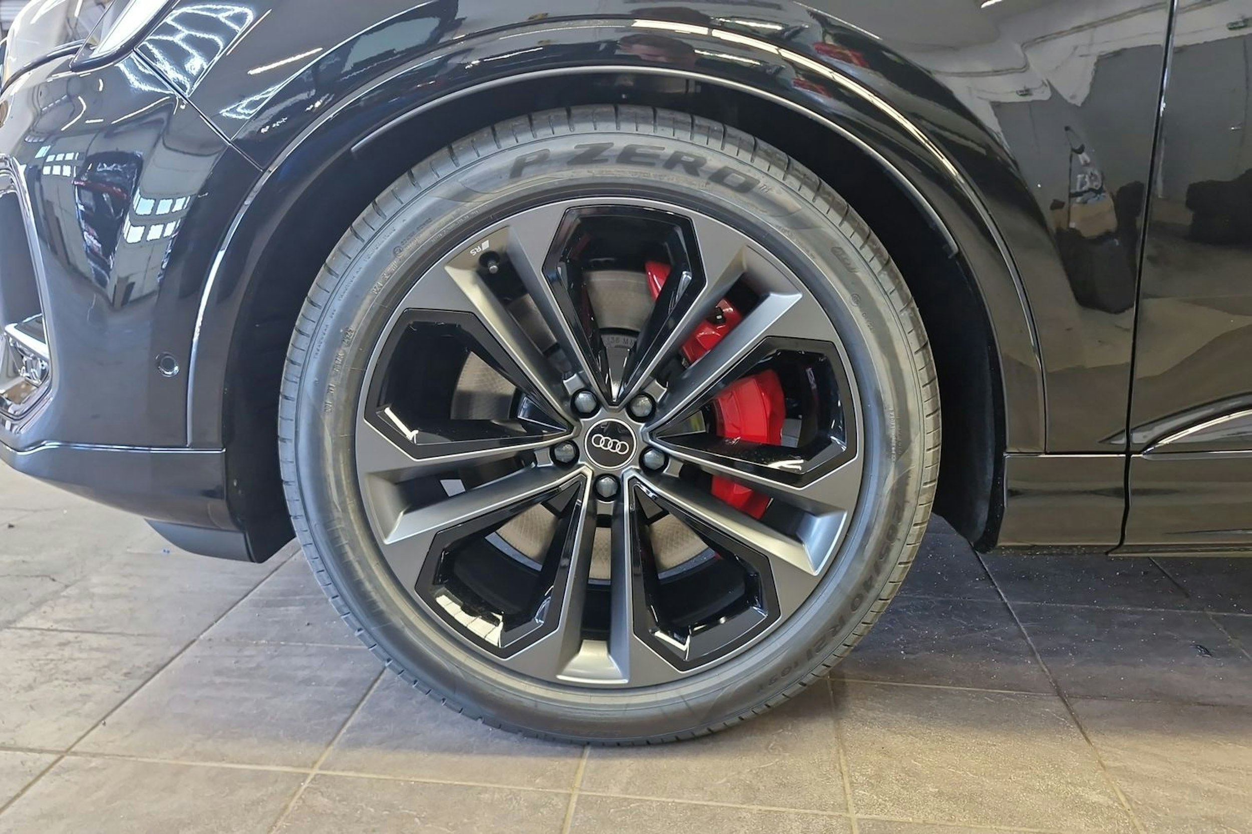 mythos musta Audi Q7 2025 kuva 10.