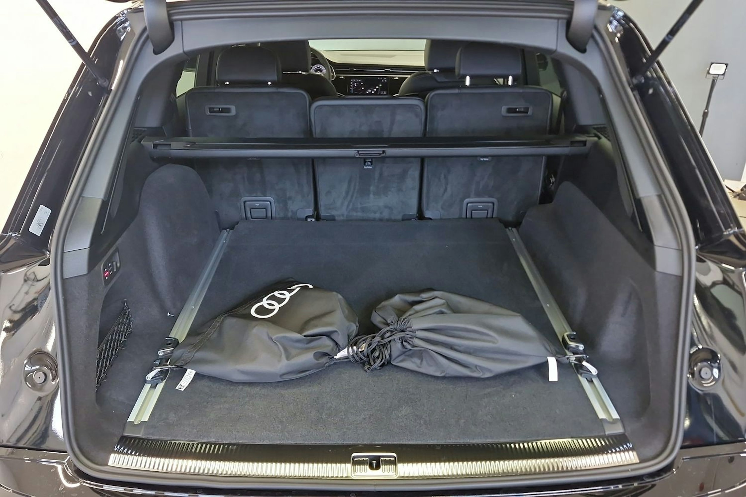 mythos musta Audi Q7 2025 kuva 11.