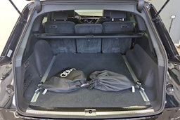 mythos musta Audi Q7 2025 kuva 11.