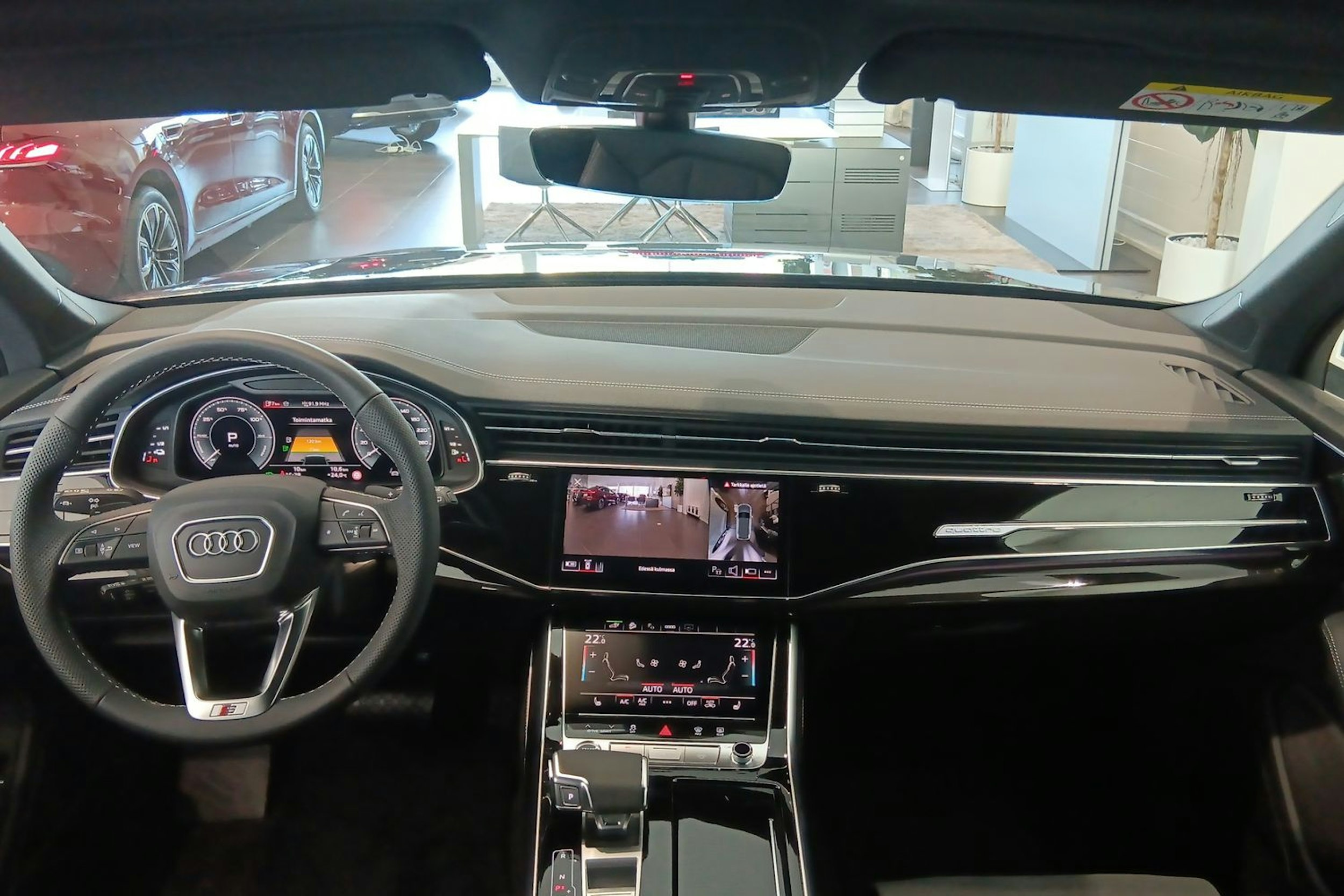 mythos musta Audi Q7 2025 kuva 22.
