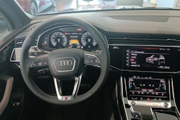 mythos musta Audi Q7 2025 kuva 24.