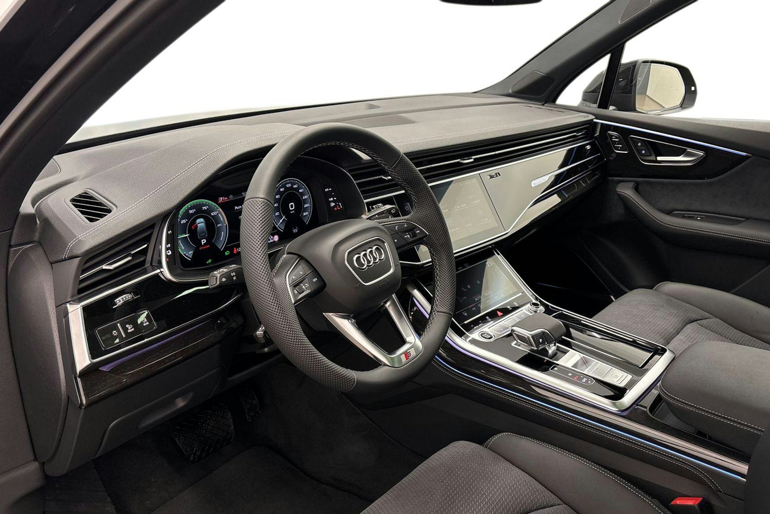 met. musta Audi Q7 2025 kuva 6.