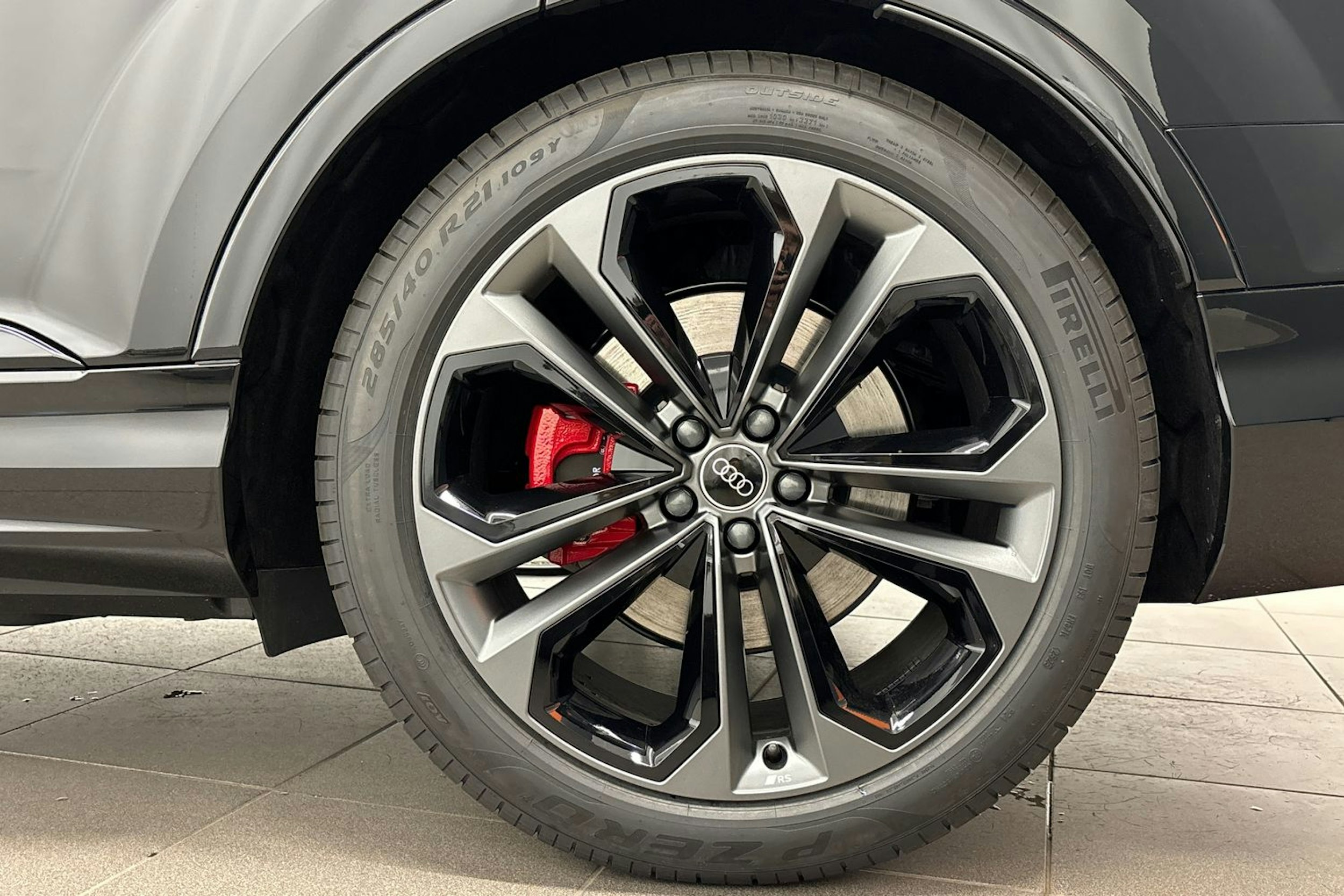 met. musta Audi Q7 2025 kuva 10.