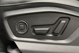 met. musta Audi Q7 2025 kuva 12.