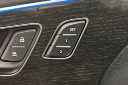 met. musta Audi Q7 2025 kuva 13.
