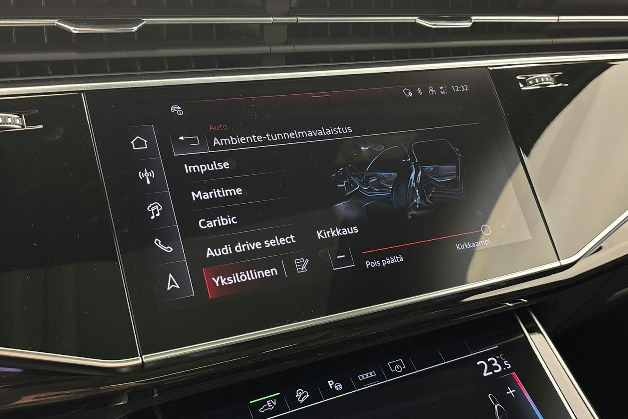 met. musta Audi Q7 2025 kuva 23.