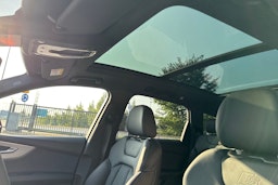 met. punainen Audi Q7 2025 kuva 11.