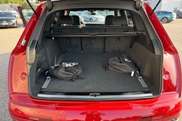 met. punainen Audi Q7 2025 kuva 15.