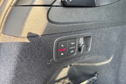 met. punainen Audi Q7 2025 kuva 17.