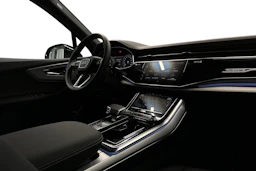 harmaa Audi Q7 2026 kuva 7.