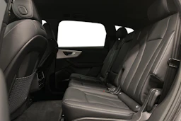 harmaa Audi Q7 2026 kuva 8.