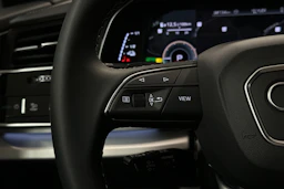harmaa Audi Q7 2026 kuva 11.