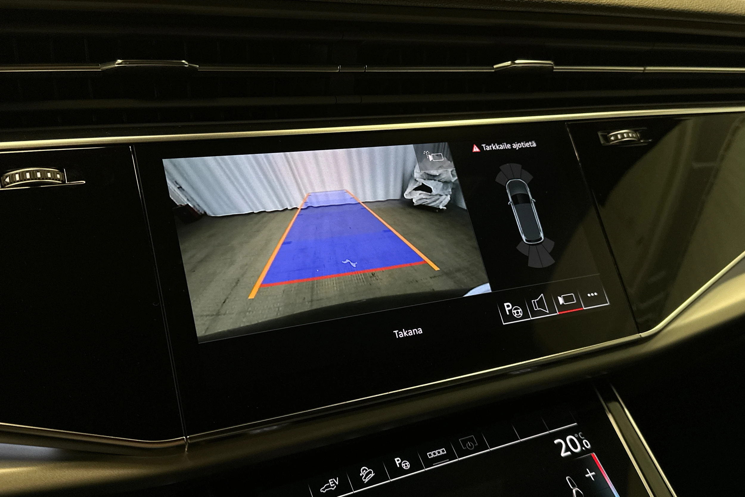 harmaa Audi Q7 2026 kuva 15.
