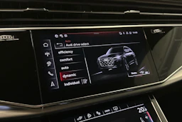 harmaa Audi Q7 2026 kuva 17.