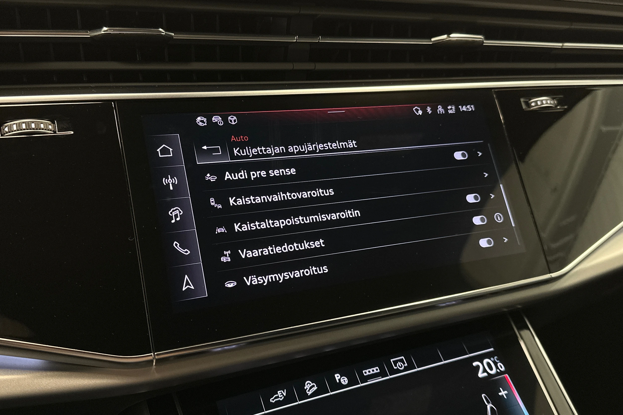 harmaa Audi Q7 2026 kuva 21.
