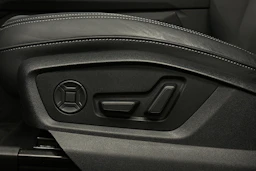 harmaa Audi Q7 2026 kuva 25.