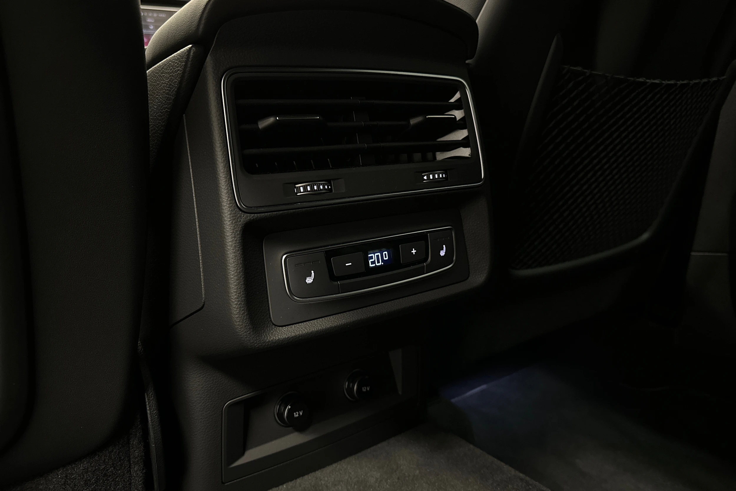 harmaa Audi Q7 2026 kuva 28.
