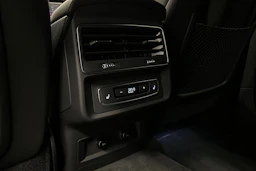 harmaa Audi Q7 2026 kuva 28.