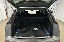 harmaa Audi Q7 2026 kuva 29.