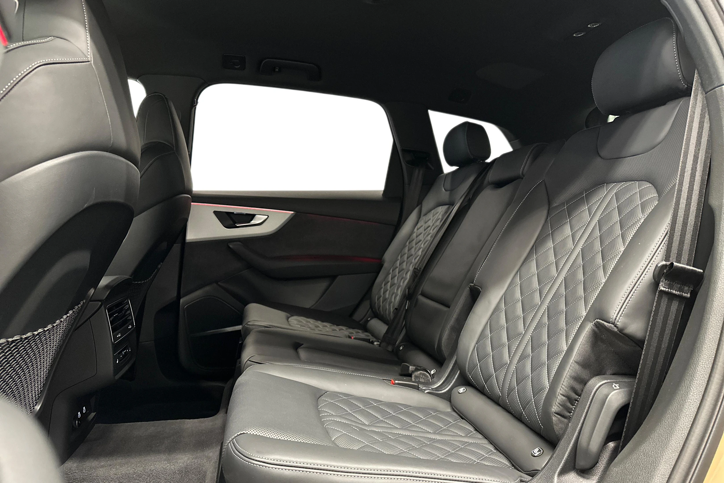 beige Audi Q7 2026 kuva 8.