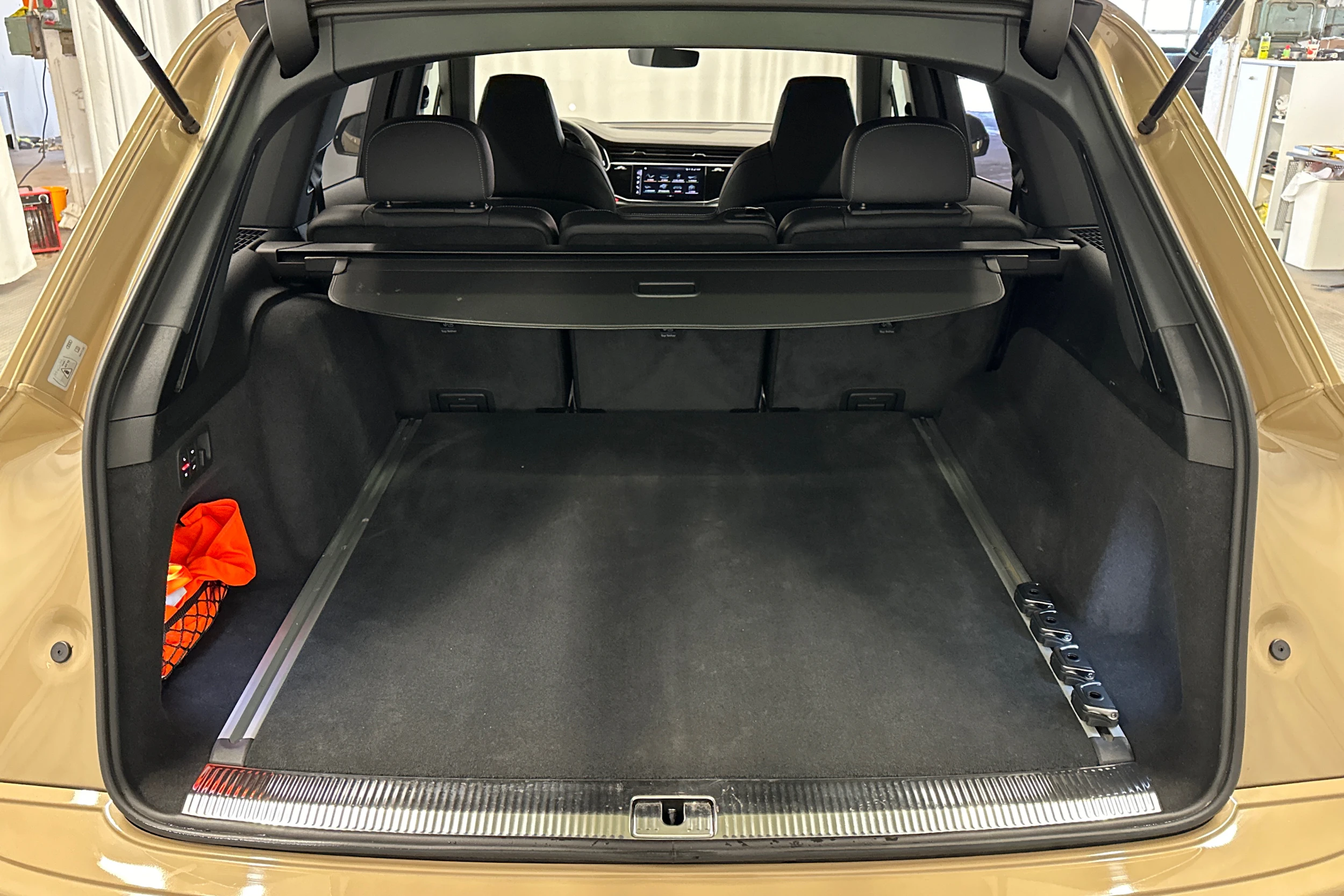 beige Audi Q7 2026 kuva 11.