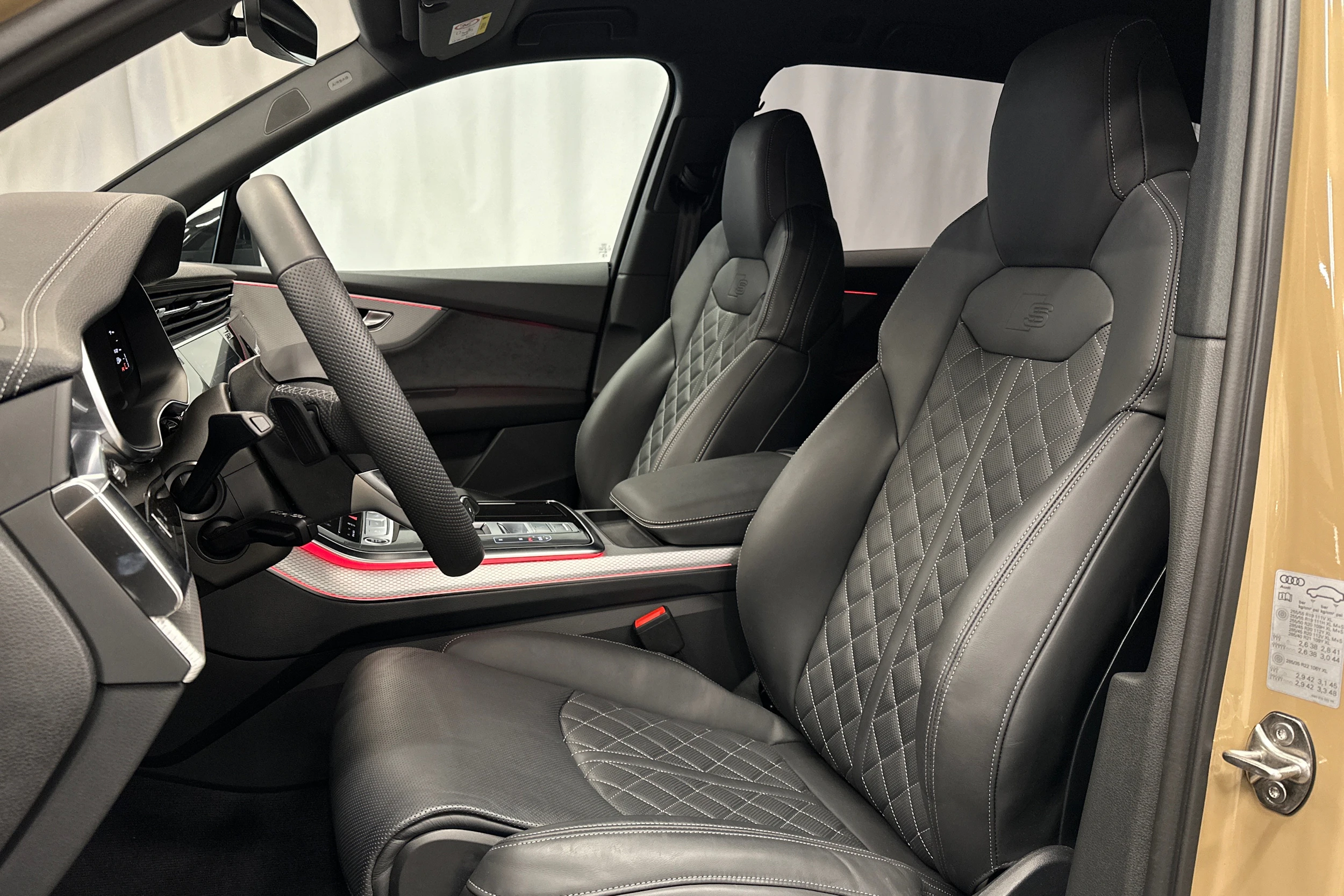 beige Audi Q7 2026 kuva 15.